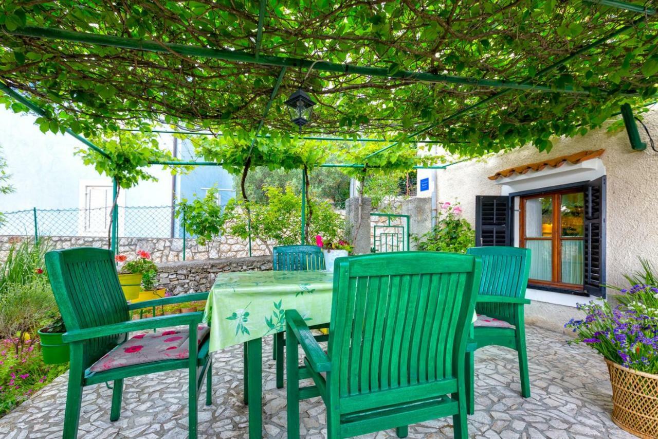 Apartments Nona, Miholascica Exterior foto